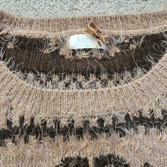 Amichi Fuzzy Sweater - Picture 8 of 10